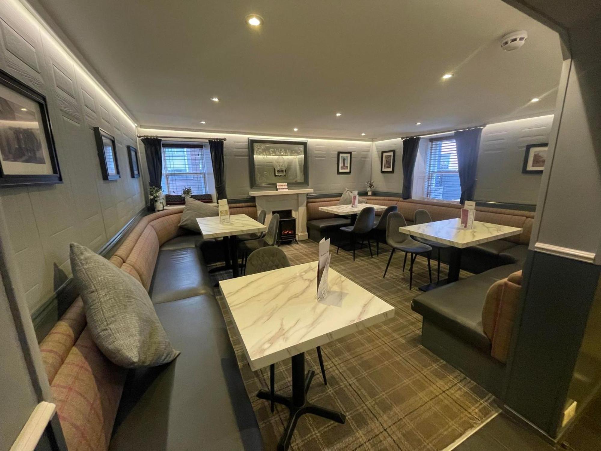 Airlie Arms Hotel Кірріемуір Екстер'єр фото