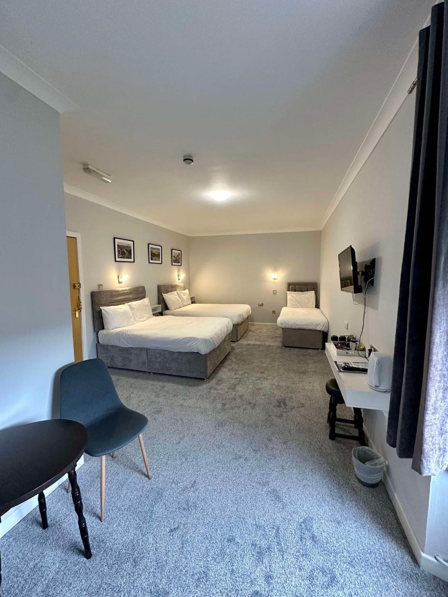 Airlie Arms Hotel Кірріемуір Екстер'єр фото